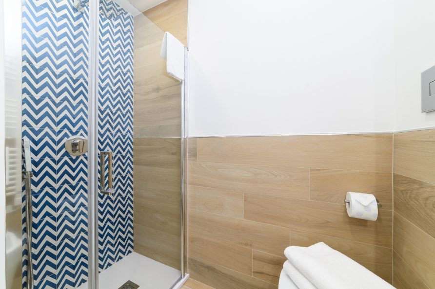 La Maison du Grand Tour - appartamento Blu - bagno in camera