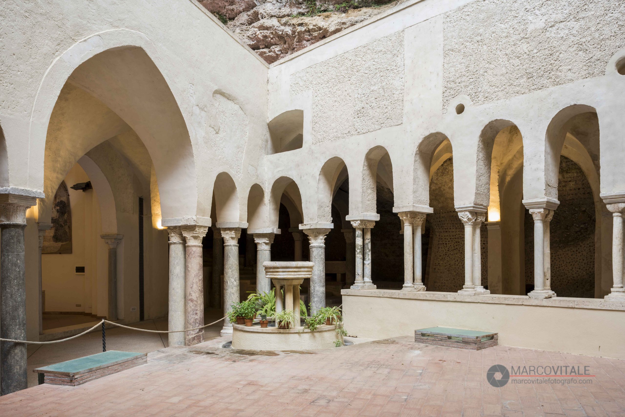 Abbazia Benedettina SS. Trinità - Chiostro - XII sec